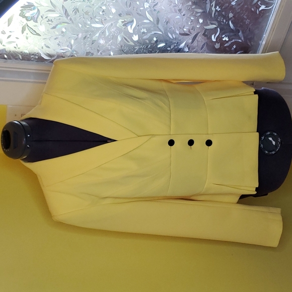 Calvin Klein Pale Yellow Peplum Hem 3 Button Blazer Size 10 - Picture 1 of 13